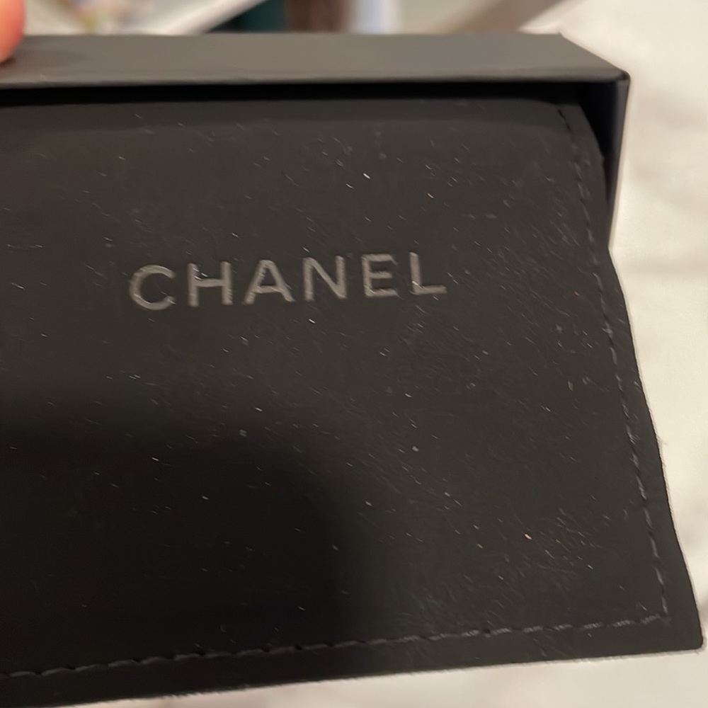 Chanel brooch, box, receipt, bag, flower and ribbon - Picture 9 of 16